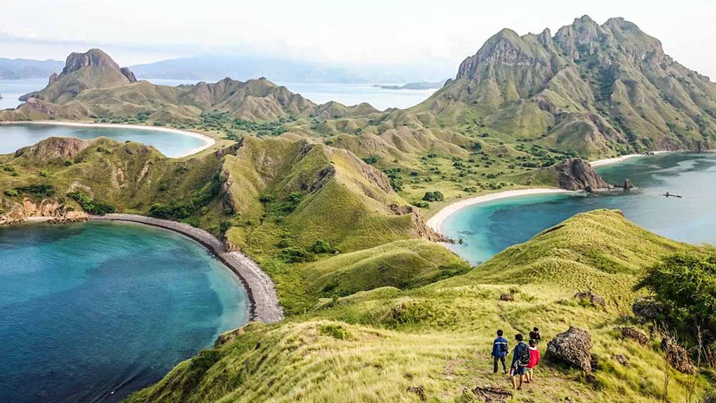 sailing komodo